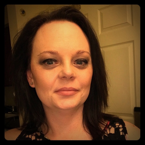 Meet your Posher, Iris - Picture 1 of 1